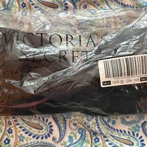 Black t shirt bra
